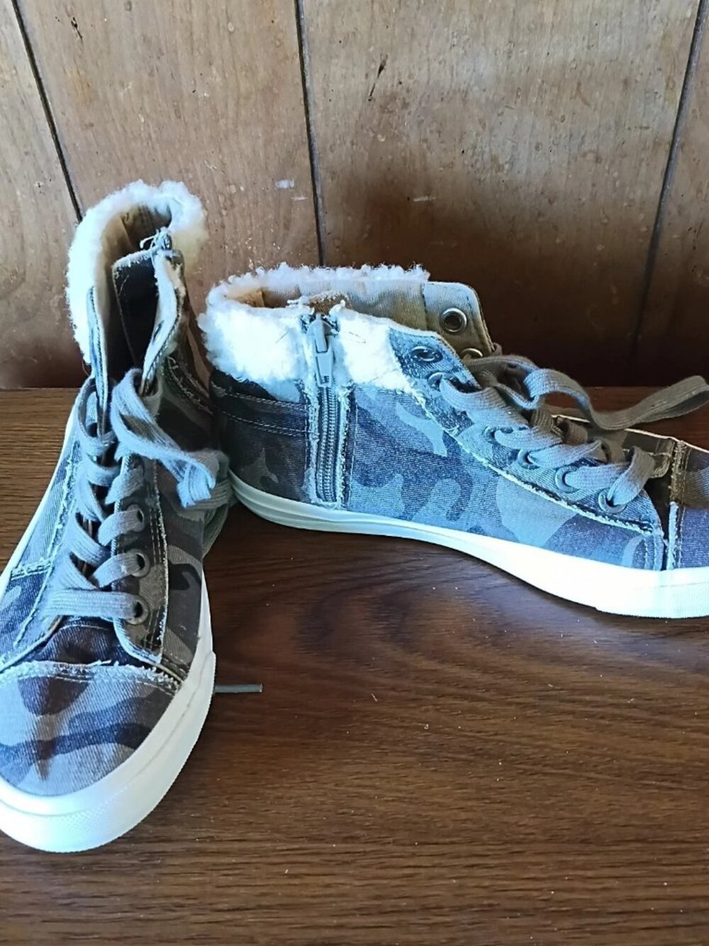 Blowfish Malibu Women's Camo High-Top Sneakers – Size 7.5